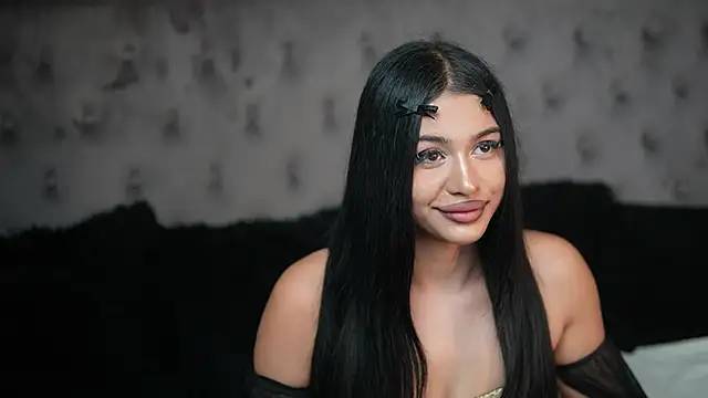Snapshot of GiuliaSya chatting on October 14, 2025, 8:31 pm GiuliaSya online show from October 14, 2025, 8:31 pm
