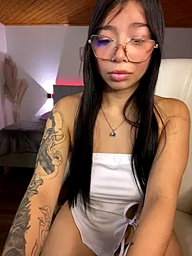 Maddy Piink online show from November 15, 2025, 8:13 pm