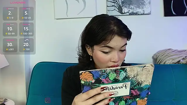 Zoe wang online show from November 20, 2025, 1:34 pm