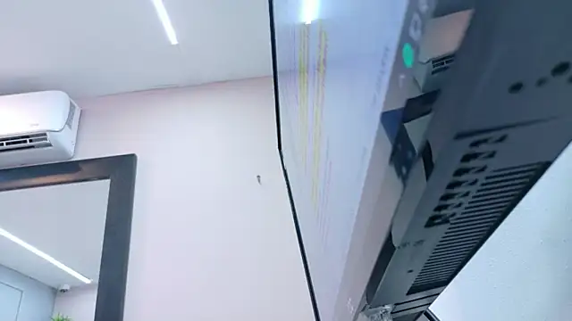 Camila Hill  online show from November 28, 2025, 1:44 pm