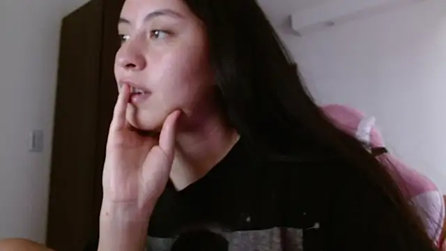 madissooon   online show from November 21, 2025, 7:24 pm