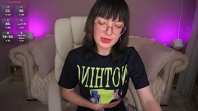 Pixie Peachh online show from September 30, 2025, 1:17 pm