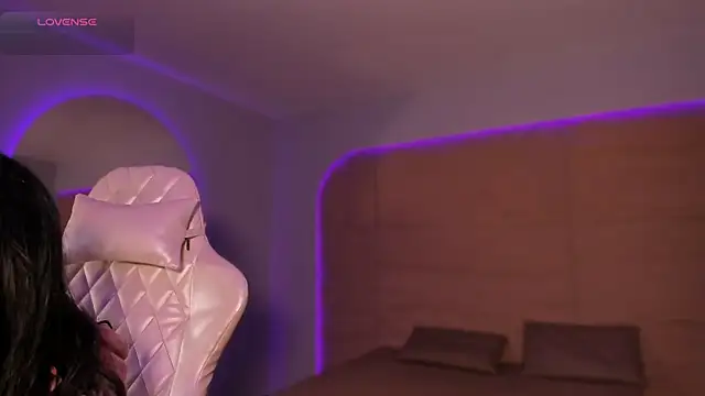 HannahMontgomery online show from December 4, 2025, 4:17 pm