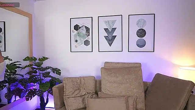 MilaCrave online show from September 10, 2025, 11:42 am