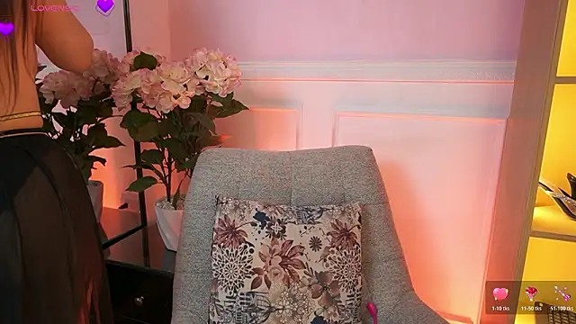 MilaCrave online show from March 13, 2026, 12:21 pm