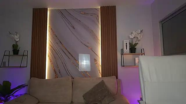 MilaCrave online show from December 16, 2025, 11:36 am