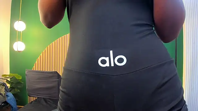 halleylorens online show from November 29, 2025, 8:03 am