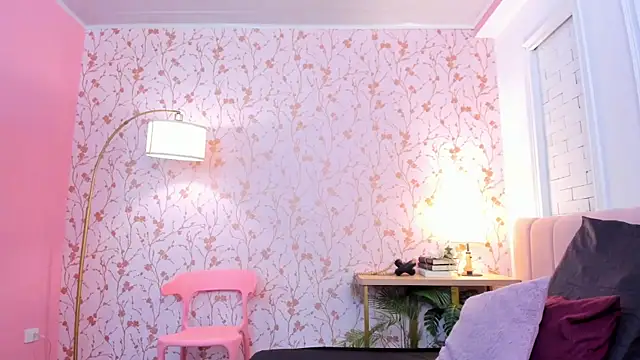 halleylorens online show from May 12, 2026, 7:09 pm