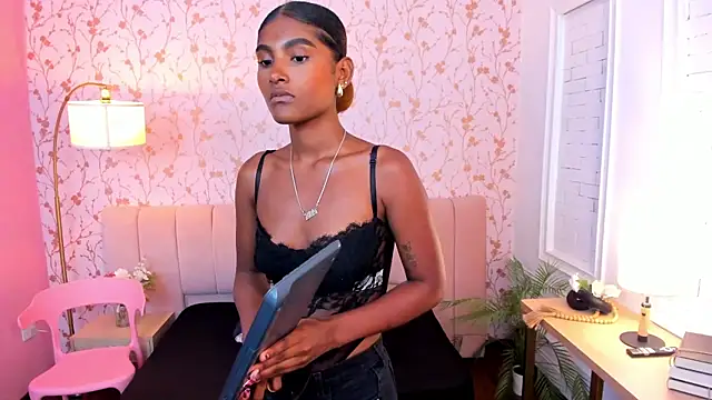 halleylorens online show from June 4, 2026, 7:29 pm