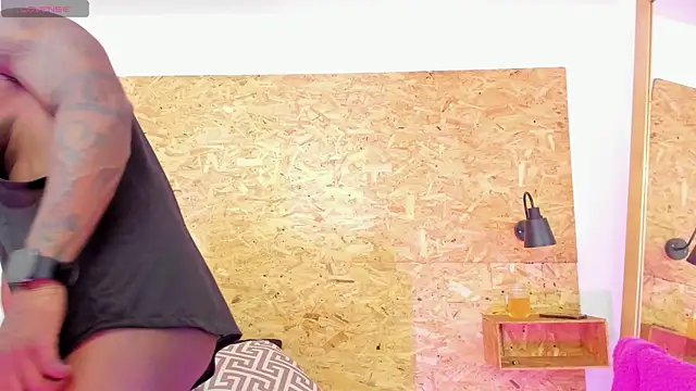 santiblack7 online show from October 4, 2025, 6:42 pm