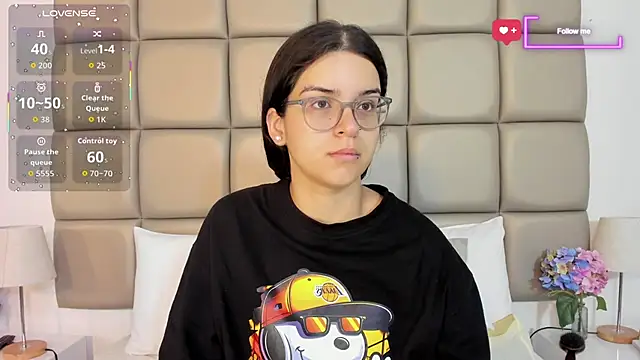 MiaMillers1 online show from January 9, 2026, 11:17 am