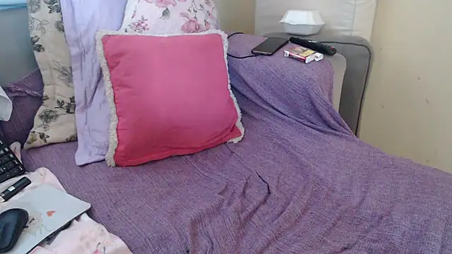 ayanahot  online show from December 4, 2025, 9:52 am