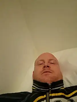 svenni2525 online show from January 13, 2026, 7:40 pm