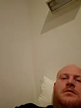 svenni2525 online show from February 25, 2026, 9:03 pm