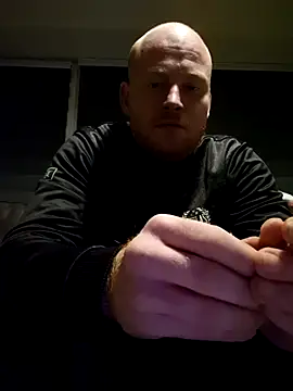 svenni2525 online show from October 28, 2025, 11:03 pm