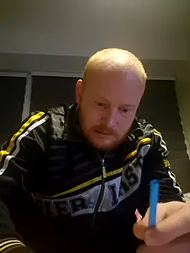 svenni2525 online show from October 19, 2025, 3:53 am