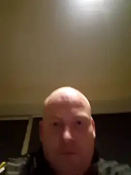 svenni2525 online show from December 13, 2025, 8:04 pm