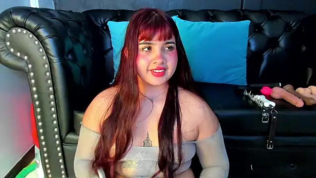 Snapshot of Zara_Snow chatting on April 18, 2026, 12:35 am Zara Snow online show from April 18, 2026, 12:35 am