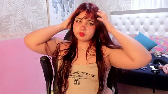 Snapshot of Zara_Snow chatting on April 10, 2026, 12:50 am Zara Snow online show from April 10, 2026, 12:50 am