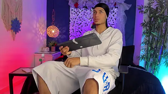 Adonis WB online show from January 8, 2026, 4:51 am