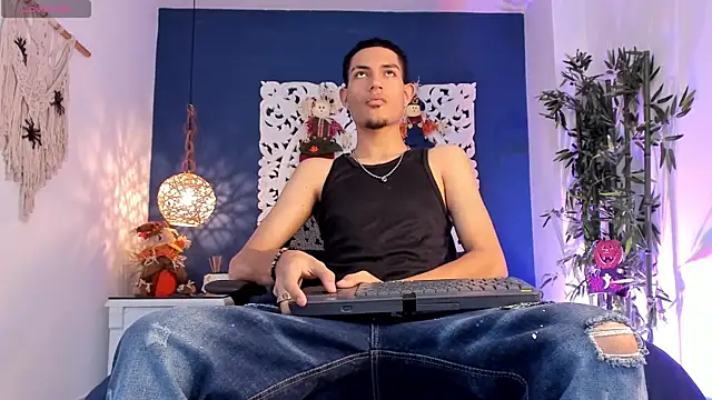 Adonis WB online show from October 7, 2025, 10:11 pm