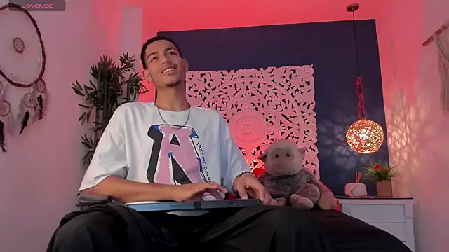 Adonis WB online show from October 3, 2025, 9:27 pm