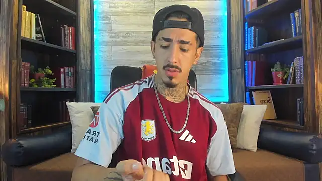 Snapshot of Donovan_Desmond chatting on October 14, 2025, 8:09 pm Donovan Desmond online show from October 14, 2025, 8:09 pm