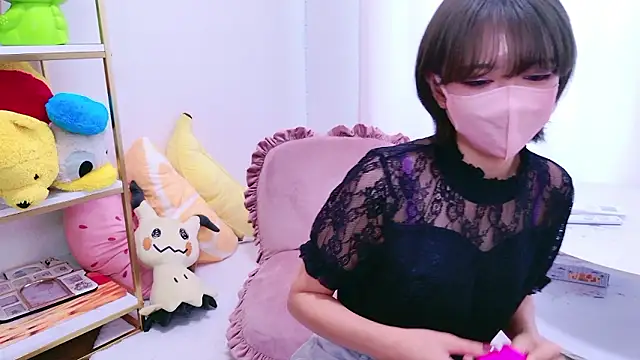 Azusa DoMybest online show from November 3, 2025, 3:23 am