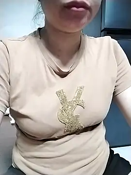 Mie rose online show from April 14, 2026, 2:22 pm