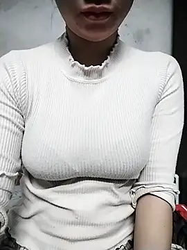 Snapshot of Mie_rose chatting on December 22, 2025, 2:28 pm Mie rose online show from December 22, 2025, 2:28 pm