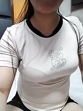 Mie rose online show from April 15, 2026, 2:32 pm