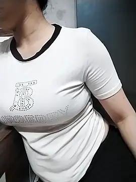 Mie rose online show from April 13, 2026, 2:04 am