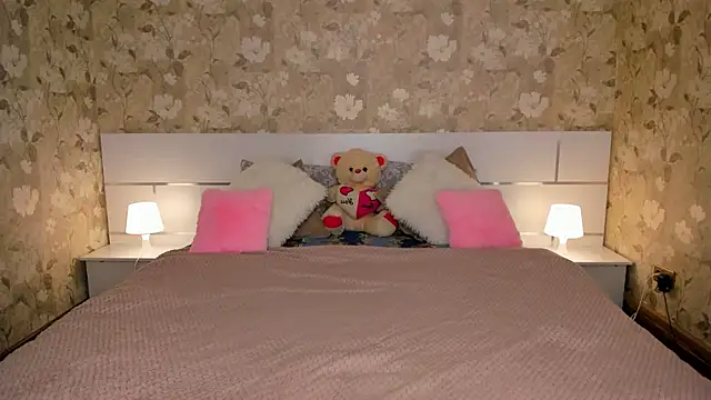 mishapallmer online show from April 11, 2026, 7:05 am