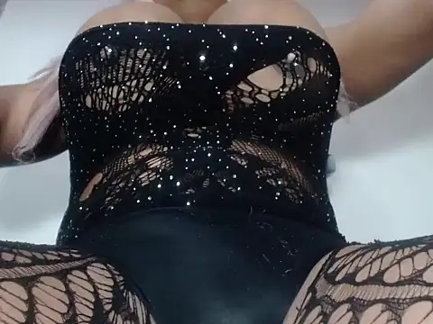 Snapshot of anthonella_zam chatting on December 5, 2025, 9:34 pm anthonella zam online show from December 5, 2025, 9:34 pm