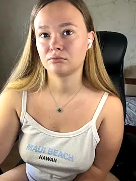 Snapshot of CaramelleSugar_ chatting on October 6, 2025, 9:43 am CaramelleSugar  online show from October 6, 2025, 9:43 am