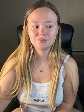 Snapshot of CaramelleSugar_ chatting on October 2, 2025, 6:22 pm CaramelleSugar  online show from October 2, 2025, 6:22 pm