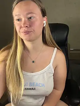 Snapshot of CaramelleSugar_ chatting on October 3, 2025, 7:04 pm CaramelleSugar  online show from October 3, 2025, 7:04 pm