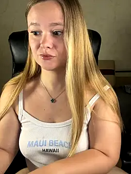 Snapshot of CaramelleSugar_ chatting on September 26, 2025, 5:42 pm CaramelleSugar  online show from September 26, 2025, 5:42 pm