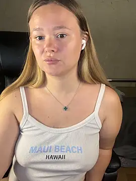 Snapshot of CaramelleSugar_ chatting on October 1, 2025, 3:38 pm CaramelleSugar  online show from October 1, 2025, 3:38 pm