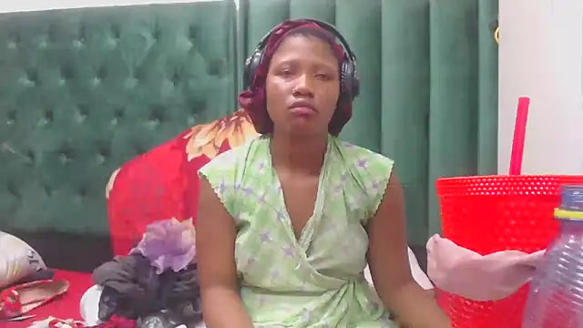 Snapshot of BUNNYCHOWX28 chatting on February 18, 2026, 6:48 pm BUNNYCHOWX28 online show from February 18, 2026, 6:48 pm