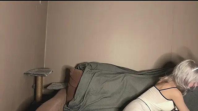 snowy lisa online show from October 22, 2025, 12:48 pm