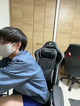 jiji9253 online show from April 12, 2026, 1:14 pm