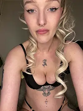lovecassyrose online show from April 24, 2026, 6:26 am