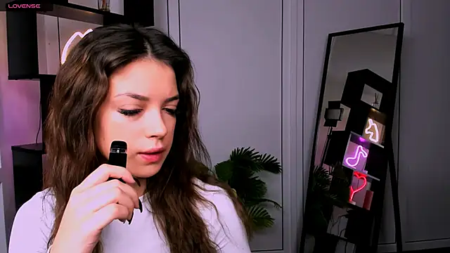 rose style online show from November 12, 2025, 5:55 am