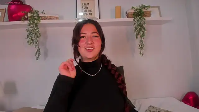 Nicolle Evanss  online show from April 14, 2026, 5:01 am