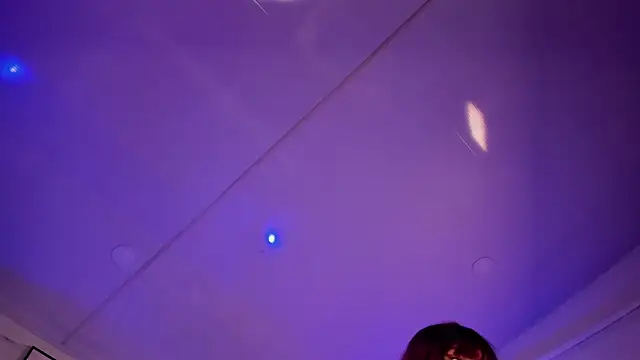 Snapshot of Nicolle_Evanss_ chatting on October 31, 2025, 5:15 am Nicolle Evanss online show from October 31, 2025, 5:15 am