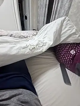 Monella52 online show from December 4, 2025, 8:52 pm