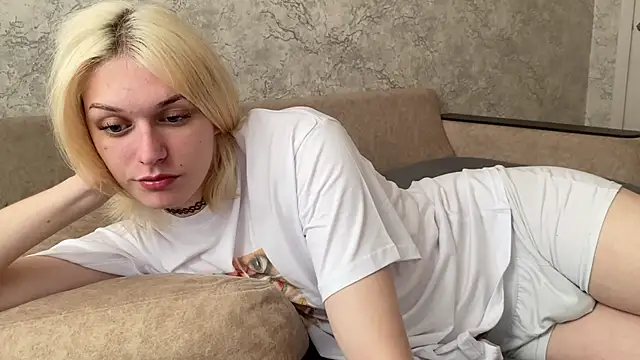 Snapshot of evelina228 chatting on September 29, 2025, 6:53 am evelina228 online show from September 29, 2025, 6:53 am