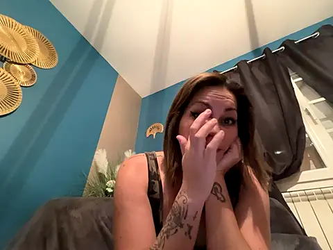 Snapshot of minettedusud chatting on December 5, 2025, 1:10 pm minettedusud online show from December 5, 2025, 1:10 pm