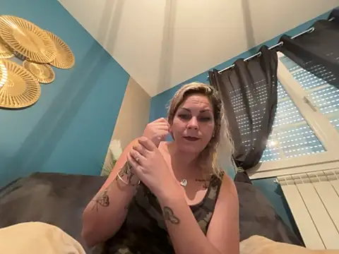 Snapshot of minettedusud chatting on September 19, 2025, 9:46 am minettedusud online show from September 19, 2025, 9:46 am